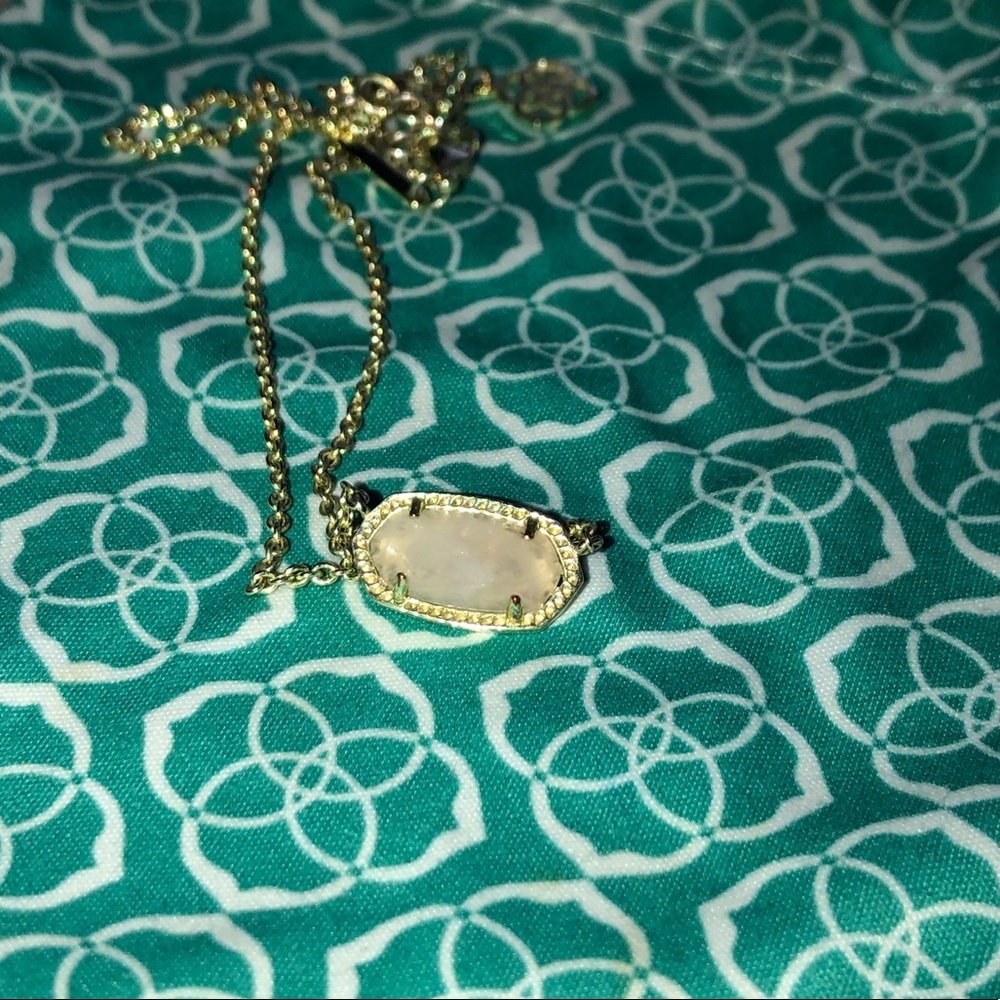 Kendra Scott necklace